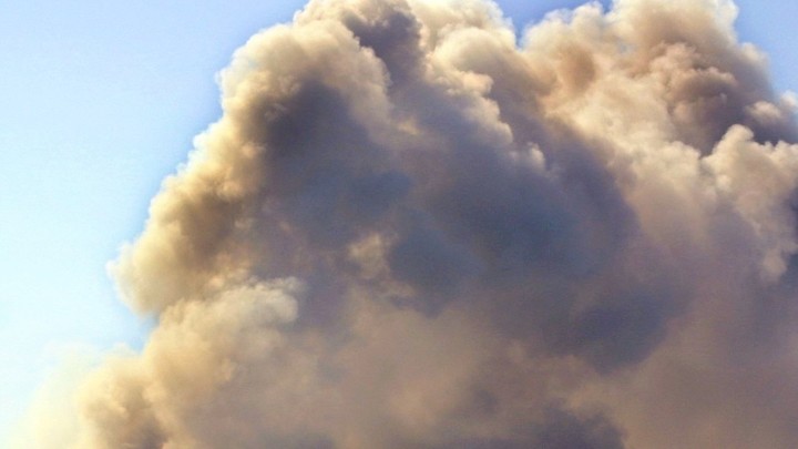 После ночных ударов Киев заволокло дымом: Пожар уже создал гигантскую пробку