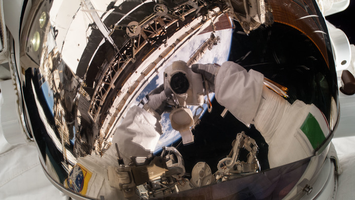 В русском модуле МКС произошла утечка воздуха. Кислород быстро падает