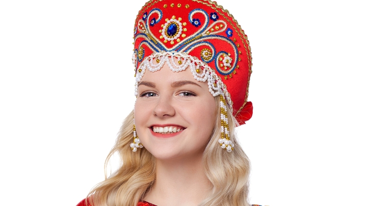 Голубые глаза и кокошники: В сердце Африки обнаружили загадочное племя