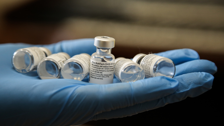 Вакцину AstraZeneca начали делать в России: В Минпромторге объяснились