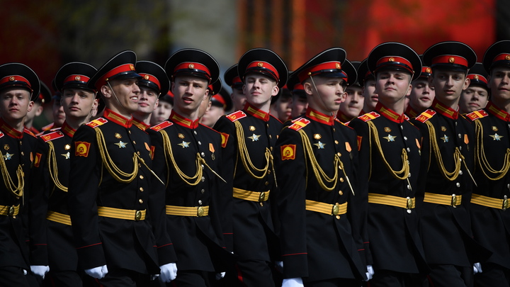В Перми впервые выпускной суворовского училища прошел на центральной площади