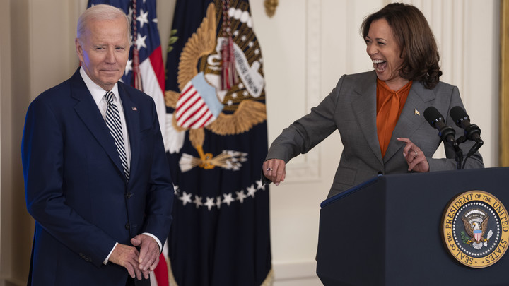 Хоккеисты обомлели: На встрече со спортсменами Байден повысил Камалу Харрис до президента