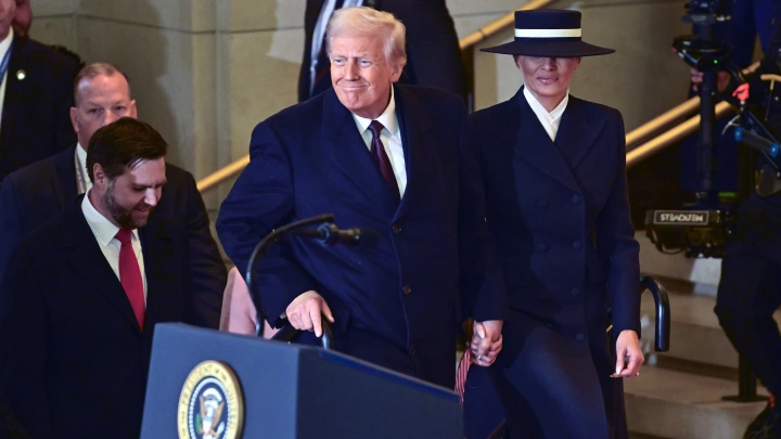 А потом Трамп сказал: Второй день работы - и уже новый политический анекдот