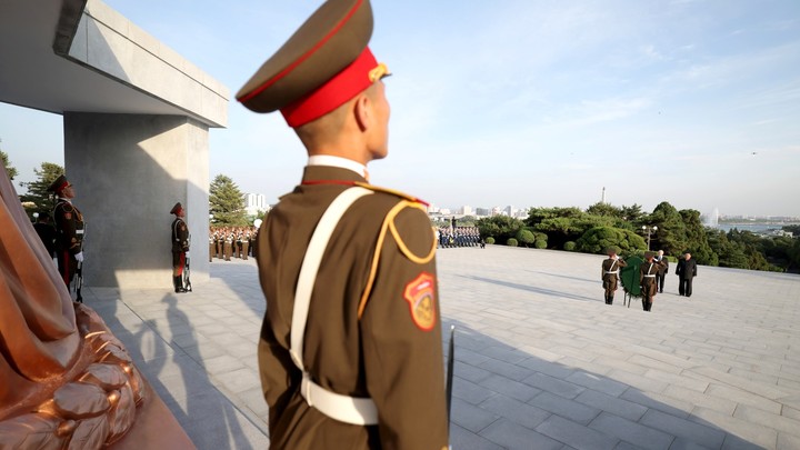 Головная боль Си Цзиньпина: Мелкий сосед загоняет его в угол, а Путин использует ситуацию - Bloomberg