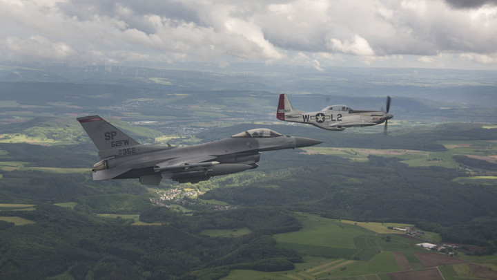 NYT: военные США сомневаются в официальной версии Киева о крушении F-16