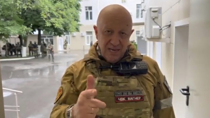 Человек, похожий на Пригожина, был в Петербурге: Маршрут отследили по самолётам