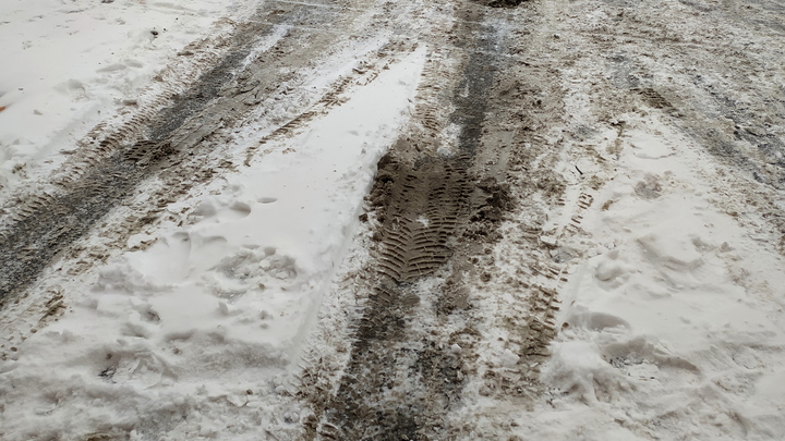 Ехавший в Новосибирск автобус с пассажирами из-за снегопада застрял в Казахстане