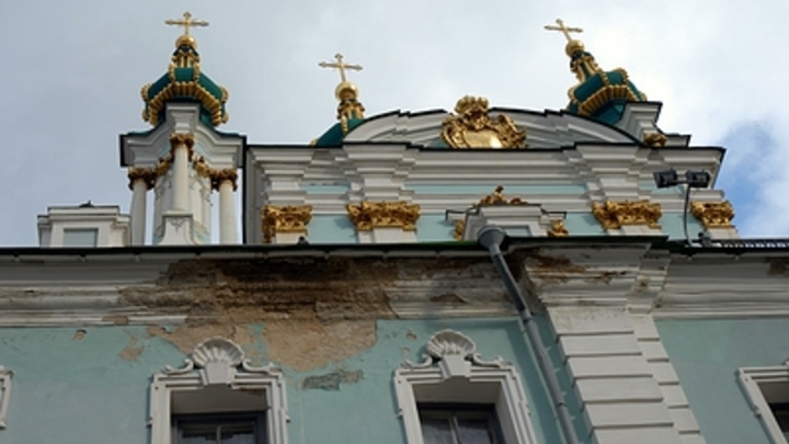 В Киеве поймали подозреваемого в поджоге Андреевской церкви