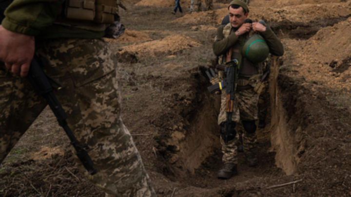 Солдат ВСУ заявил, что военные живут в ямах вместо подготовленных позиций