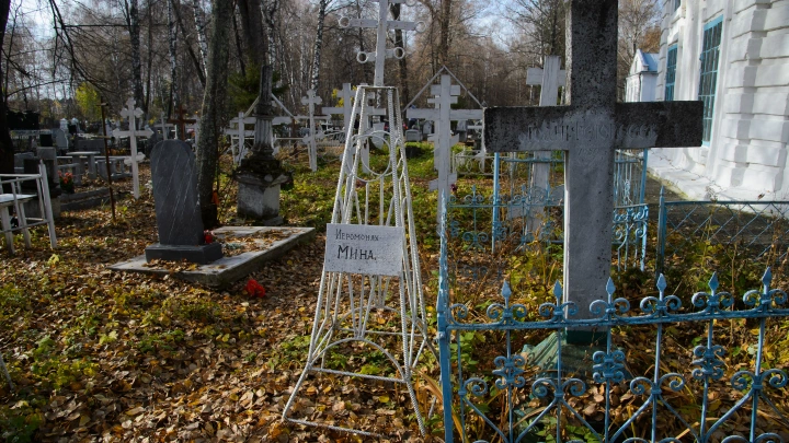 Церковь разъяснила, можно ли ставить фотографии усопших на крестах
