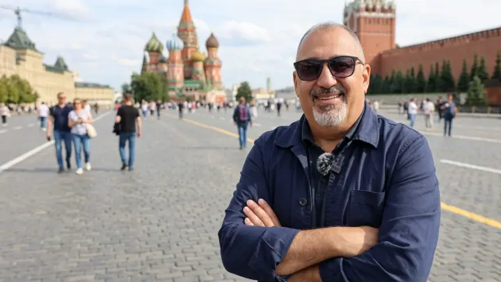 Коп из США переехал в Россию с кучей страхов. Теперь он просит американцев: Приезжайте в Москву