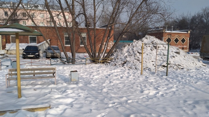 Дорожники снова провалили уборку снега в Челябинске. Что сказала мэр