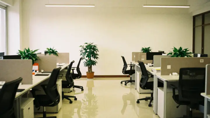 Роструд: на сотрудника можно возложить чужую работу, но только в двух случаях