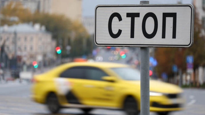 В Подмосковье пассажирка такси вонзила водителю нож в спину В Подмосковье пассажирка такси вонзила водителю нож в спину