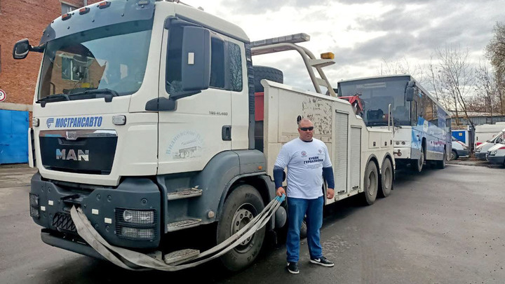 Силач из Подмосковья собирается отбуксировать три автобуса и установить новый рекорд России