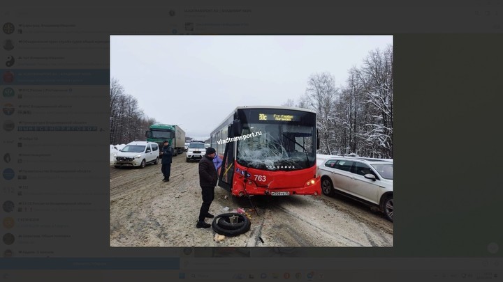 Пассажирский автобус из Юрьевца столкнулся с двумя автомобилями