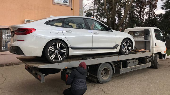 В Краснодаре приставы арестовали BMW за долг в 5 млн рублей