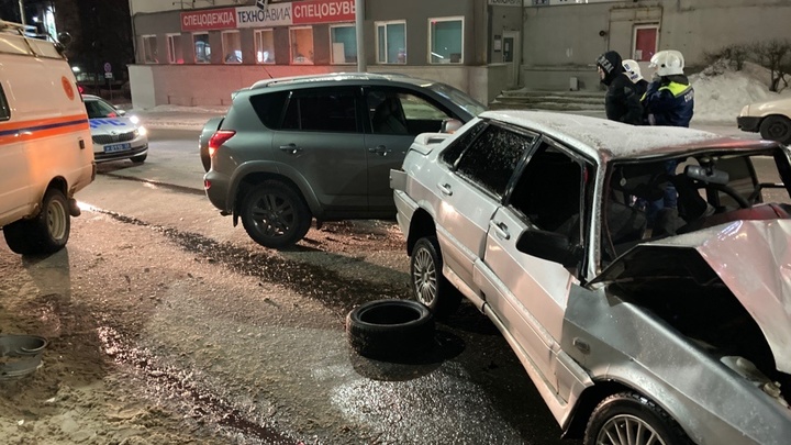 В ДТП с тремя автомобилями во Владимире пострадали пять человек