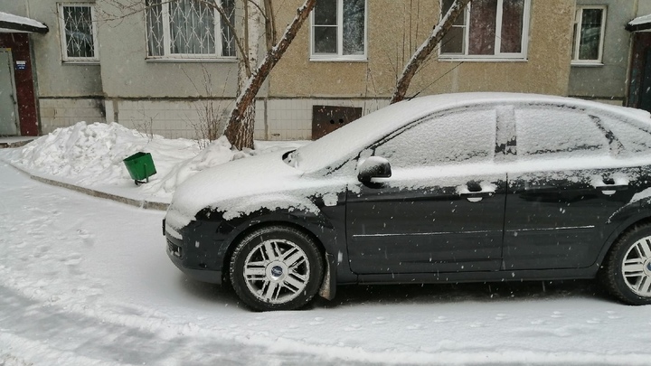 В Магнитогорске женщина-водитель обнаружила спящего незнакомца на заднем сиденье авто