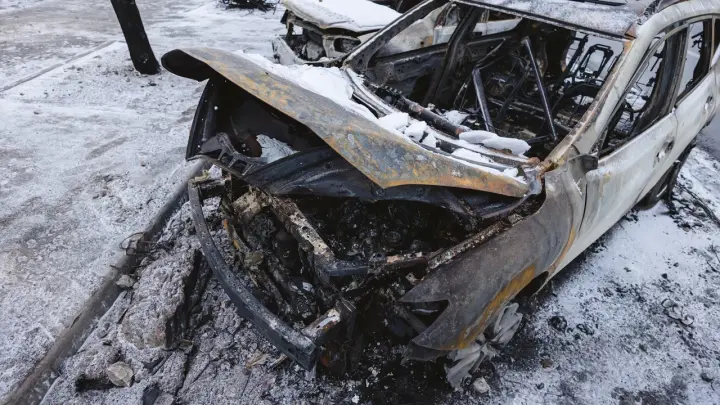 В Судже при ударе ВСУ семья с маленьким ребёнком заживо сгорела в автомобиле