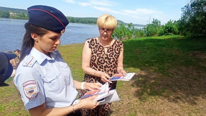 В Кемерове полицейские поймали у воды 15 подростков