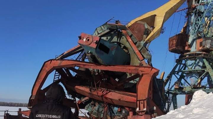 В Самаре в речном порту от падения крана погиб рабочий