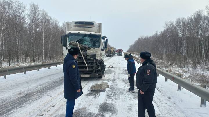 В Кузбассе на автотрассе произошло ДТП с участием почти  20 автомобилей