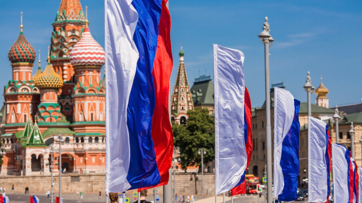 В России началась сокращённая рабочая неделя, она продлится четыре дня