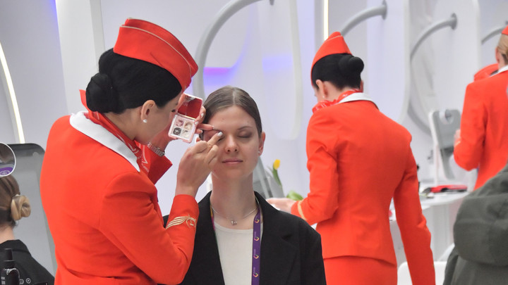 Мы получили твой номер от самой Победы: Пилот сливал данные красивых стюардесс