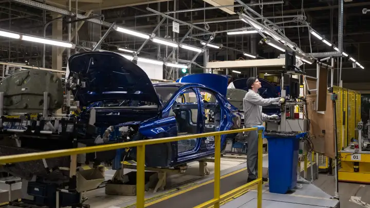 Владельцы новых Lada Iskra столкнулись с поломками электроники