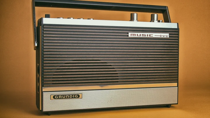 Радиостанция Судного дня внезапно ожила: Что означают четыре сообщения?