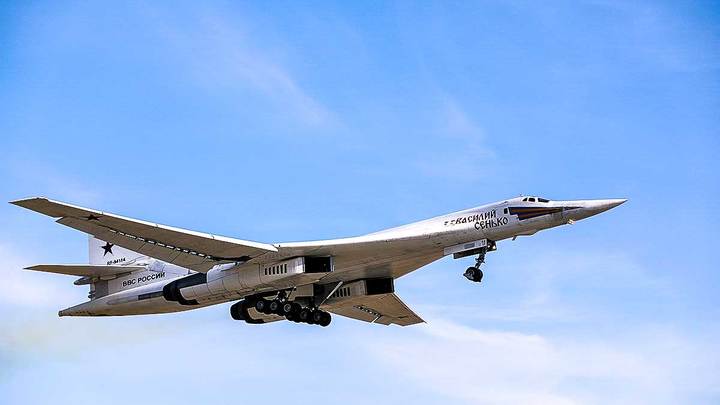 Обновлён на 80%: Построенный с нуля русский ракетоносец Ту-160М совершил свой первый полёт