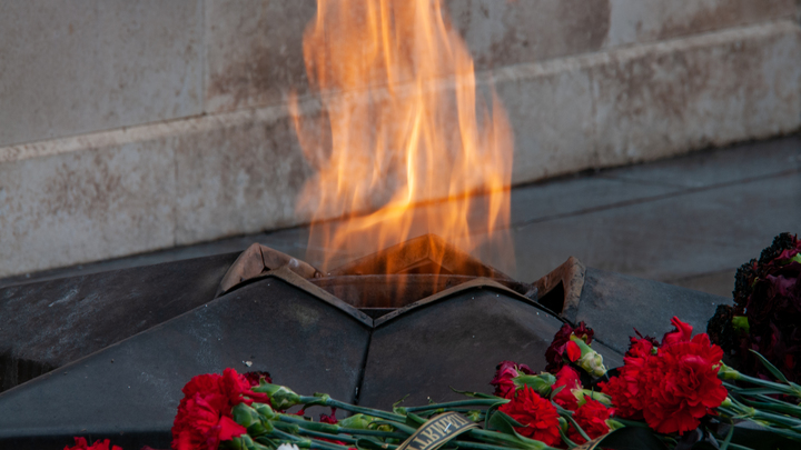 В Днепрорудном завершают работы по газификации Вечного Огня к 9 мая