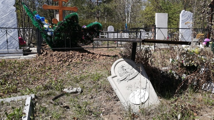 В Челябинской области сотрудник фирмы ритуальных услуг разграбил могилу