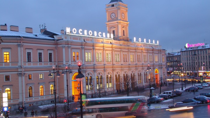 “Я террористка”: пассажирка устроила дебош на Московском вокзале из-за проверки багажа “Я террористка”: пассажирка устроила дебош на Московском вокзале из-за проверки багажа