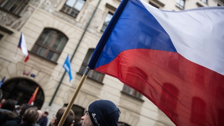 Чехи требуют возвращения украинцев домой