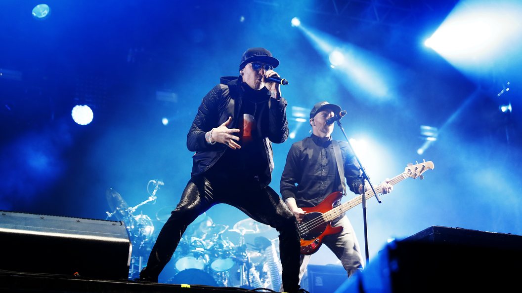 В собственном доме найдено тело солиста Linkin Park Честера Беннингтона В собственном доме найдено тело солиста Linkin Park Честера Беннингтона