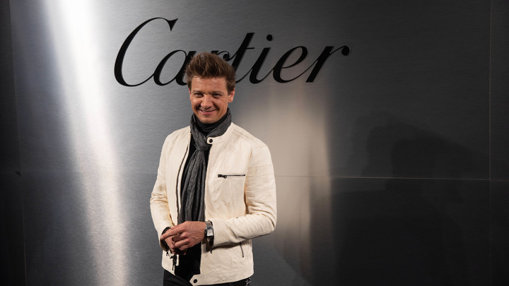 Звезда Marvel Джереми Реннер находится в критическом состоянии из-за уборки снега