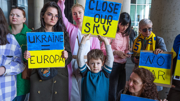 Украинские беженцы вывели из себя даже волонтёров: Жительница Латвии раскрыла всю правду о них