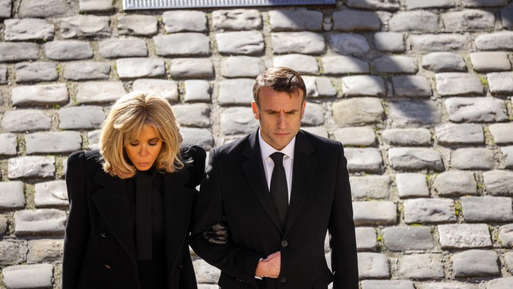 Большой шухер затронул Францию. Хазин был прав - надо было сразу сдаваться