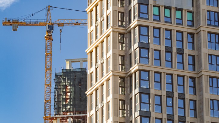 Программа реновации в Москве: Тысячи человек получили новое жильё