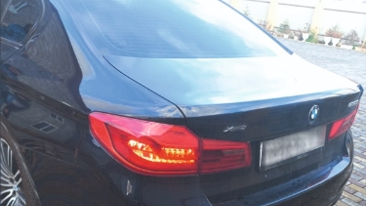 В Екатеринбурге женщина, чтобы не гасить кредит, спрятала свой дорогой автомобиль у подруги