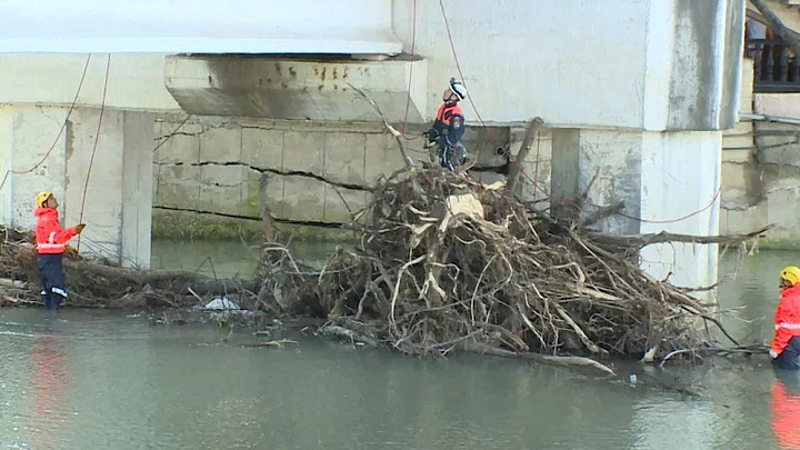 В Сочи расчистили от деревьев и наносов больше 20 км русел рек