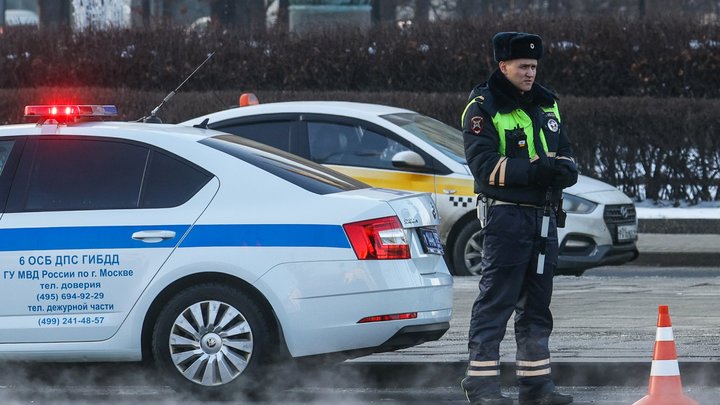 В Васильевке нетрезвый мужчина вез ребенка в школу и был задержан сотрудниками ГИБДД