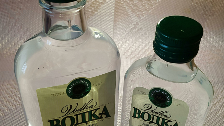 Почему Госдума хочет запретить продавать крепкий алкоголь в пластиковой таре