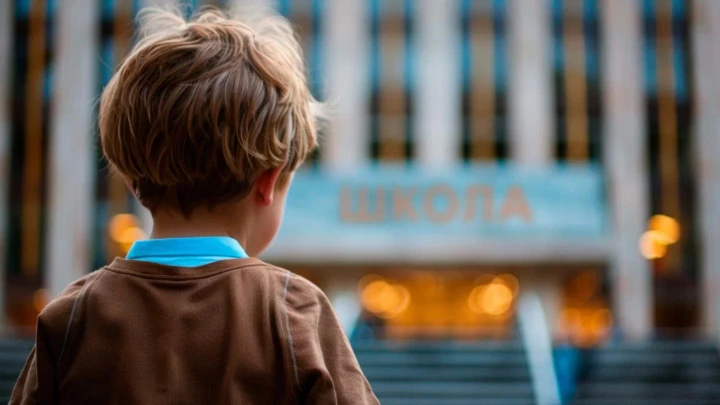 Ударил головой о дверной косяк: Цыгане избивают и травят девочку в школе ростовской станицы из-за гибели её отца на СВО