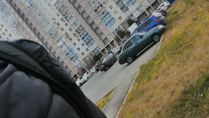 В подъезде челябинской многоэтажки подросток напал на 10-летнюю девочку