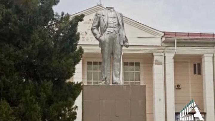 На Кубани обезглавили памятник Ленину. Но тех, кто это сделал, никто полиции не выдает