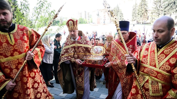 Святыня прибыла в Липецк: Георгия Победоносца встретил губернатор региона