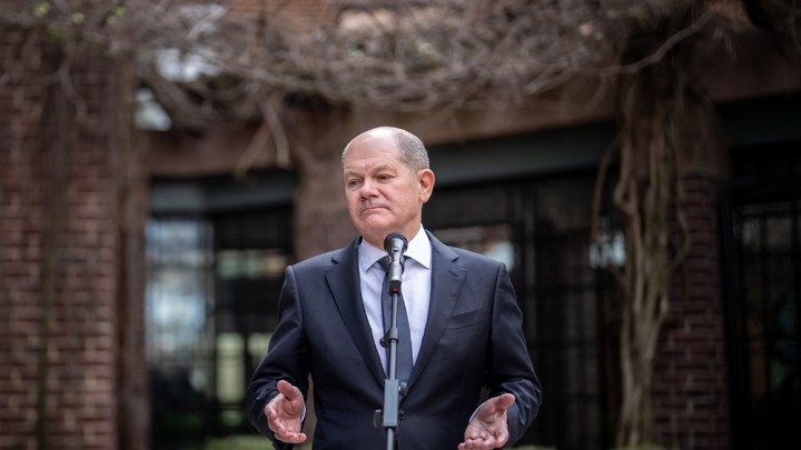 Лишь бы хозяин не пнул: Депутат жёстко прошёлся по реакции Шольца на интервью Путина